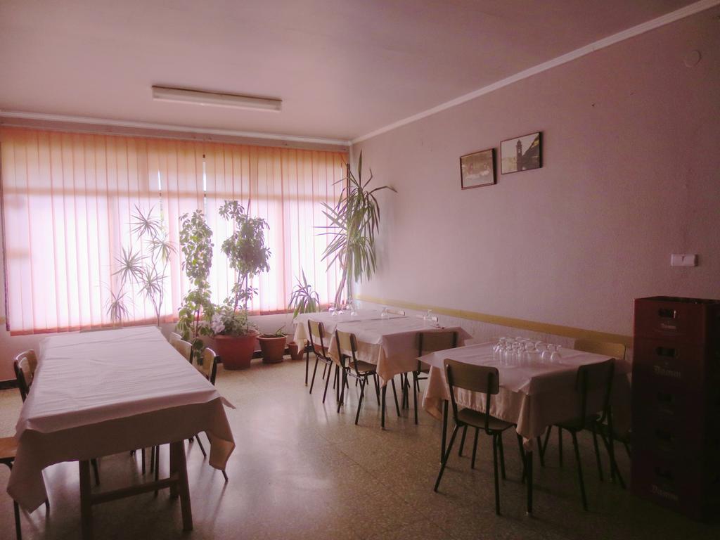 Hostal Roca Fayón エクステリア 写真