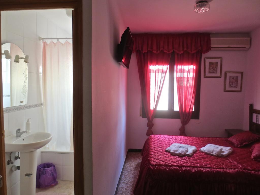 Hostal Roca Fayón 部屋 写真
